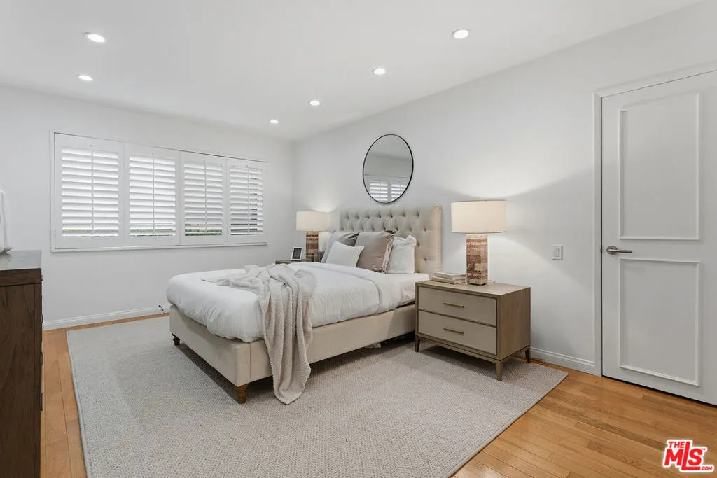 1015 N Kings Road 110, West Hollywood, California 90069 home-pic-23