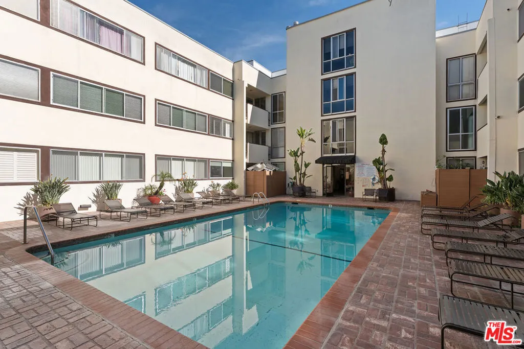 1015 N Kings Road 110, West Hollywood, California 90069 home-pic-33