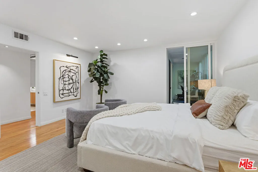 1015 N Kings Road 110, West Hollywood, California 90069 home-pic-19