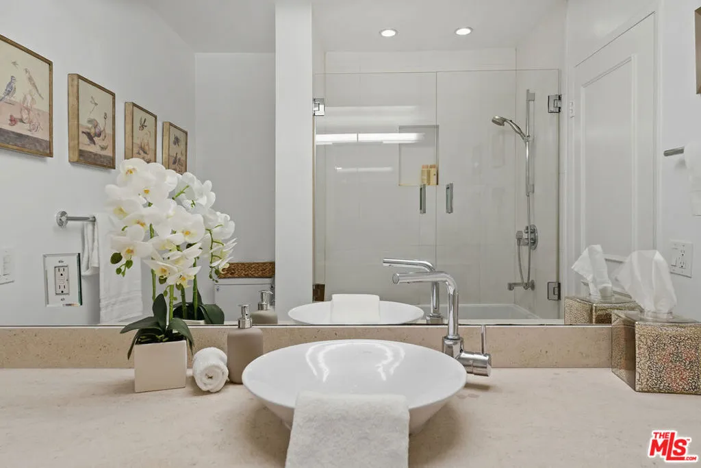 1015 N Kings Road 110, West Hollywood, California 90069 home-pic-27