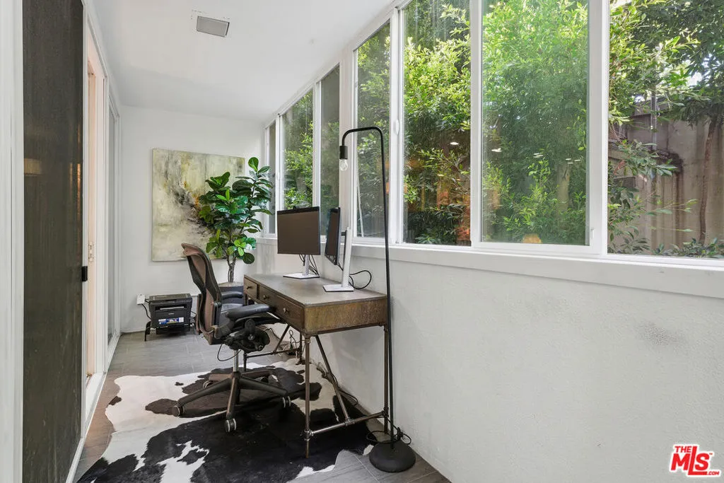 1015 N Kings Road 110, West Hollywood, California 90069 home-pic-17