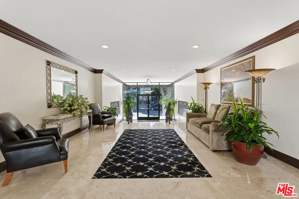 1015 N Kings Road 110, West Hollywood, California 90069 home-pic-32