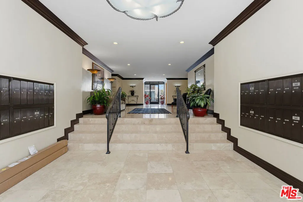 1015 N Kings Road 110, West Hollywood, California 90069 home-pic-30