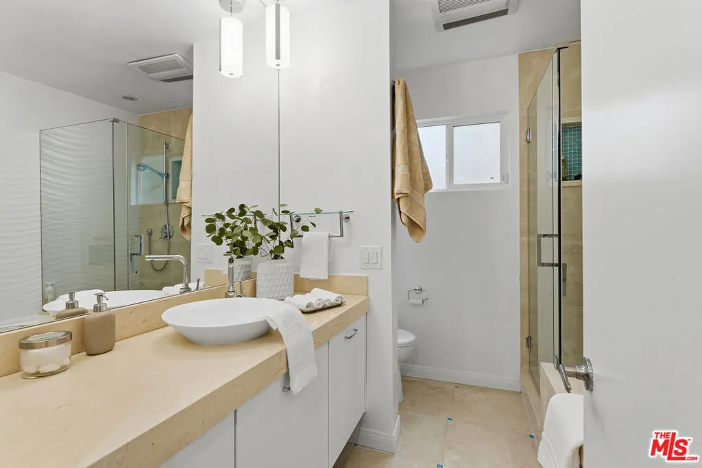 1015 N Kings Road 110, West Hollywood, California 90069 home-pic-21