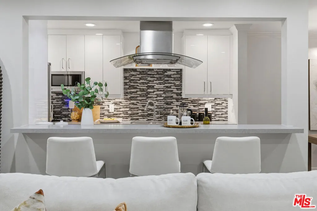 1015 N Kings Road 110, West Hollywood, California 90069 home-pic-6