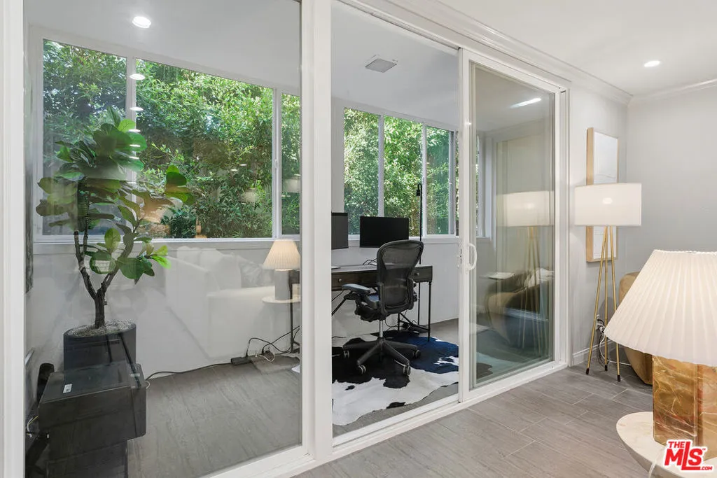 1015 N Kings Road 110, West Hollywood, California 90069 home-pic-16
