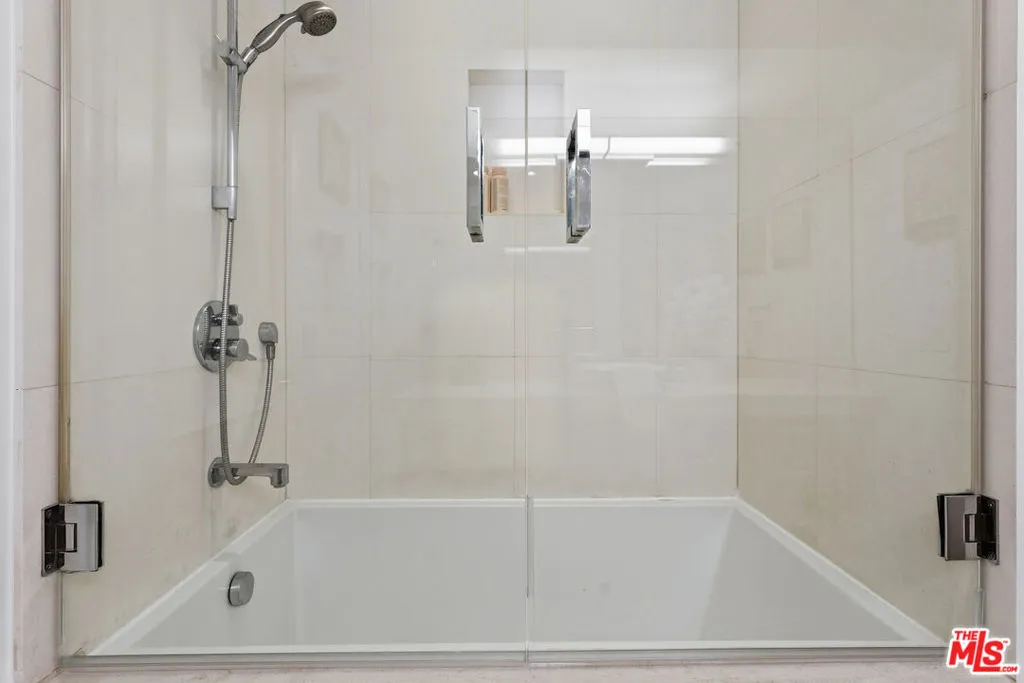 1015 N Kings Road 110, West Hollywood, California 90069 home-pic-26