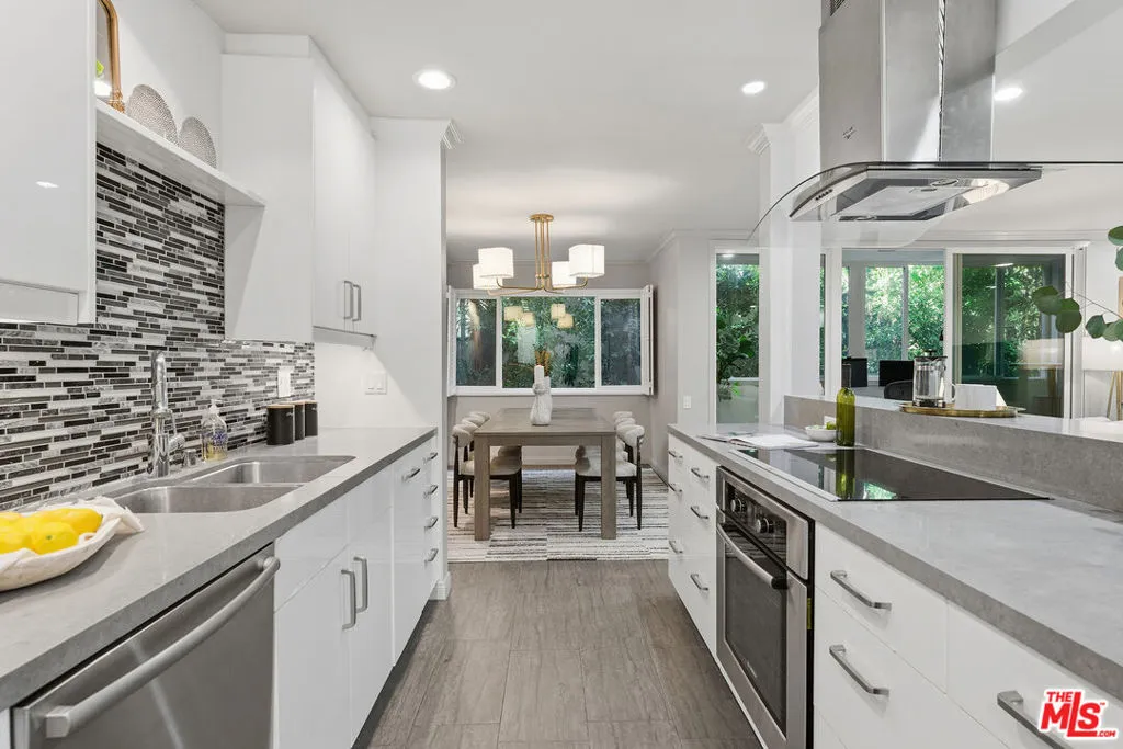 1015 N Kings Road 110, West Hollywood, California 90069 home-pic-15
