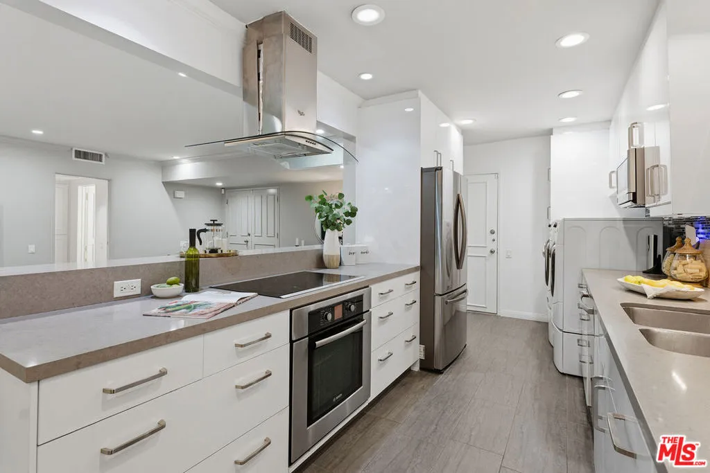 1015 N Kings Road 110, West Hollywood, California 90069 home-pic-13