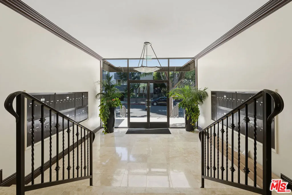 1015 N Kings Road 110, West Hollywood, California 90069 home-pic-31