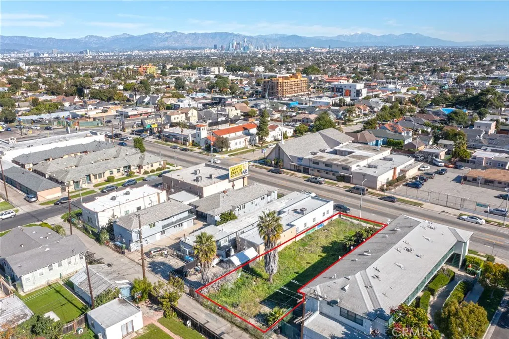 5869 West, Los Angeles, California 90043 home-pic-1