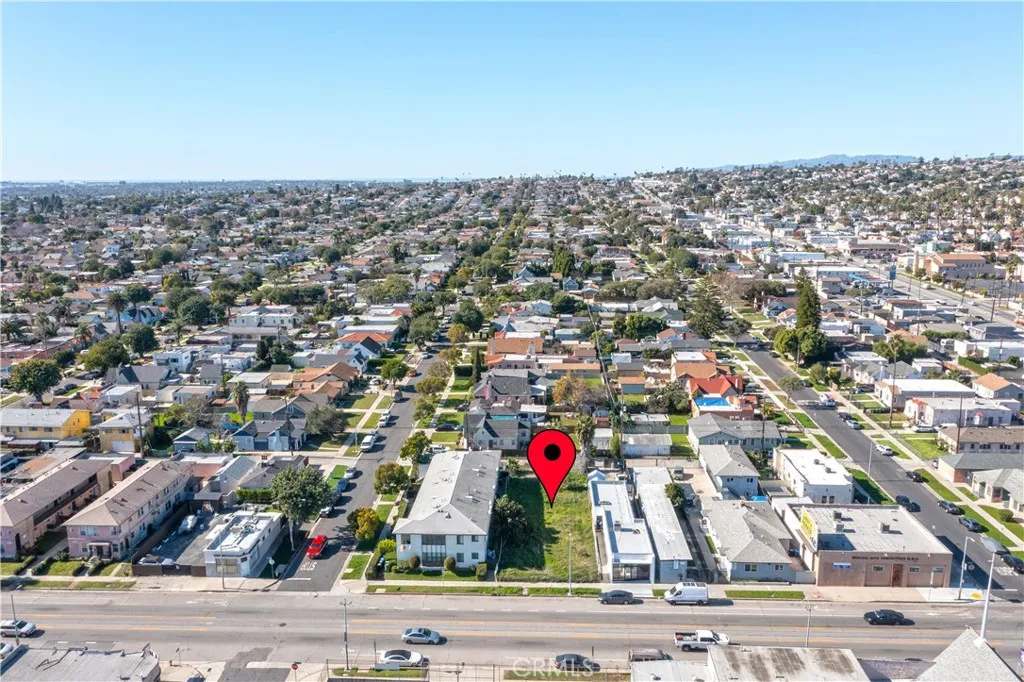 5869 West, Los Angeles, California 90043 home-pic-2