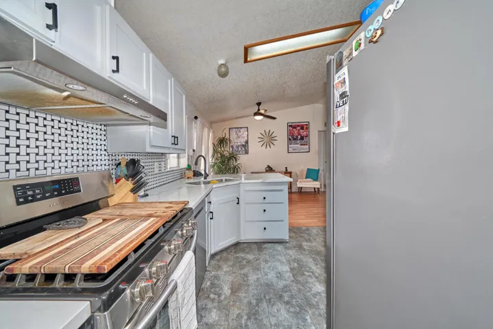 33541 Les Rd Thousand Palms CA-large-020