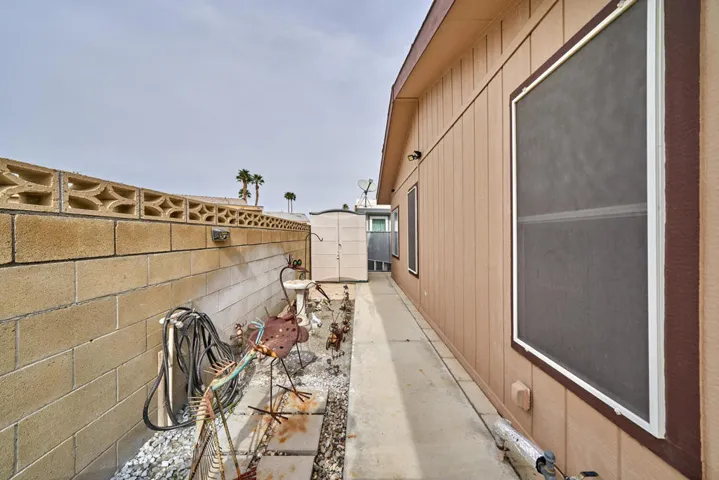 33541 Les Rd Thousand Palms CA-large-036