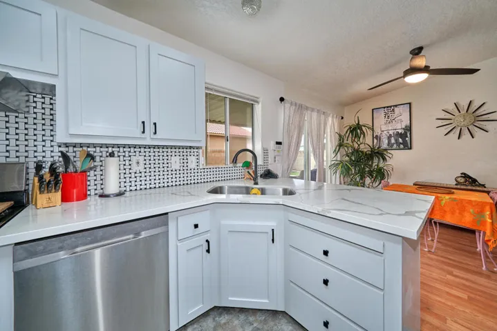 33541 Les Rd Thousand Palms CA-large-021