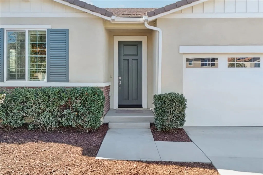 32057 Rambling Court, Winchester, California 92596 home-pic-2