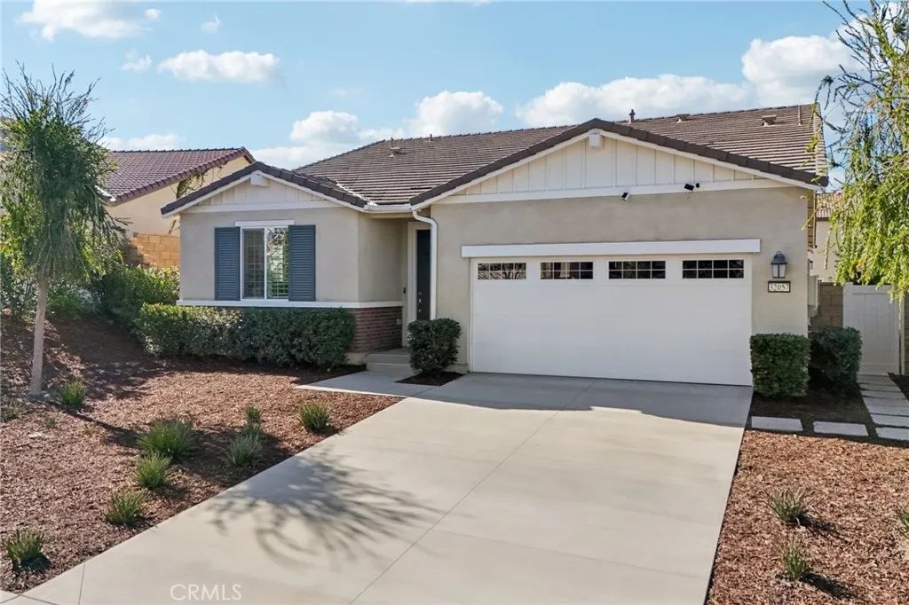 32057 Rambling Court, Winchester, California 92596 home-pic-1