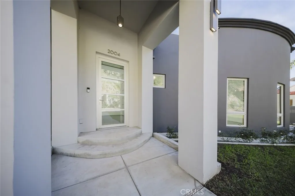 2004 Glen Allen Lane, Altadena, California 91001 home-pic-3