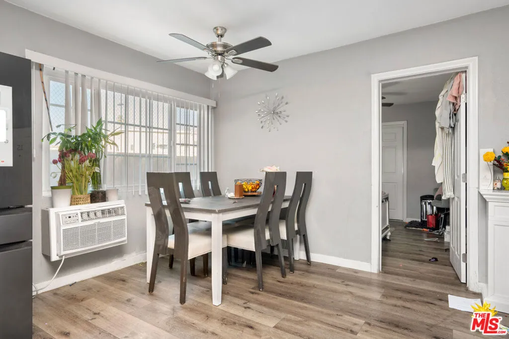 6653 Darby Ave - Interior