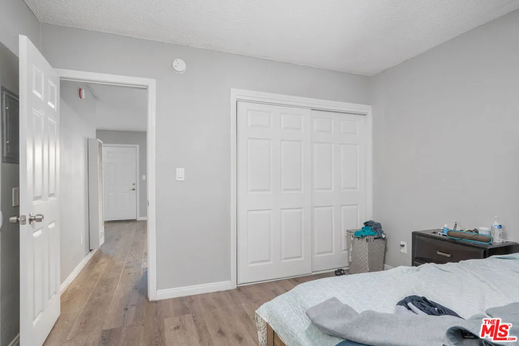 6653 Darby Ave - Interior
