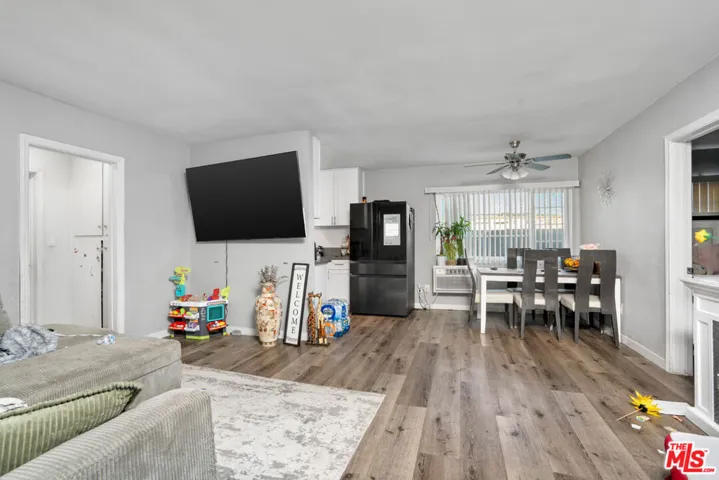 6653 Darby Ave - Interior