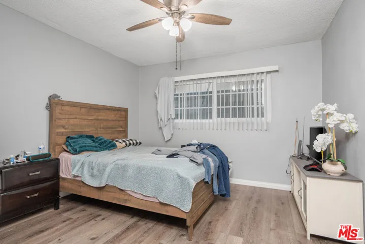 6653 Darby Ave - Interior