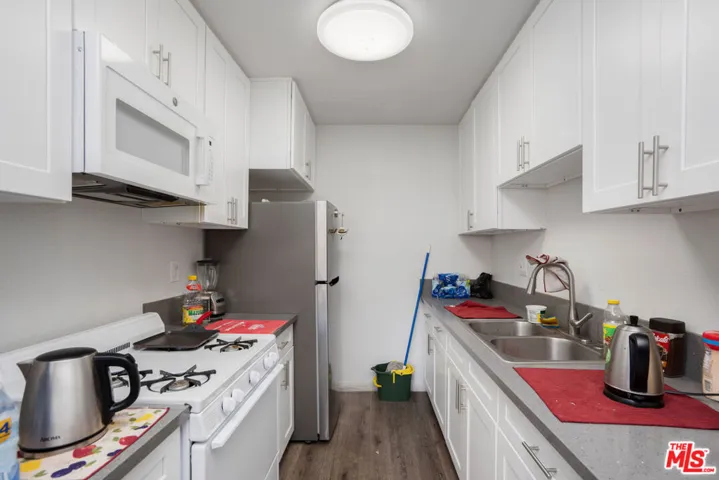 6653 Darby Ave - Interior