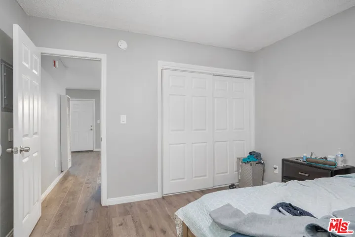 6653 Darby Ave - Interior