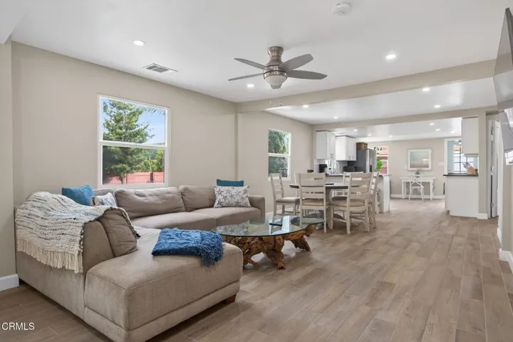 9-web-or-mls-UpmarketMedia_201Olive-079