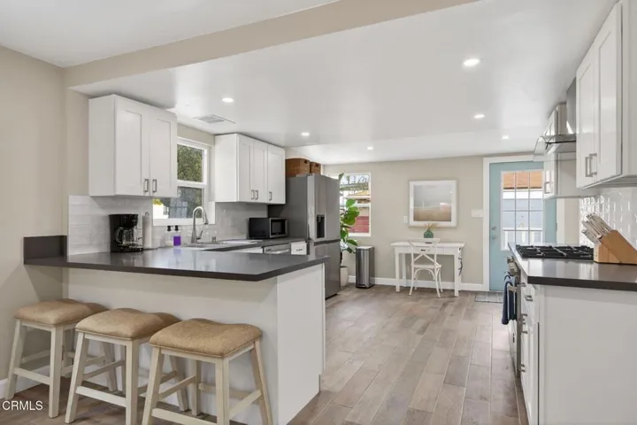 16-web-or-mls-UpmarketMedia_201Olive-057
