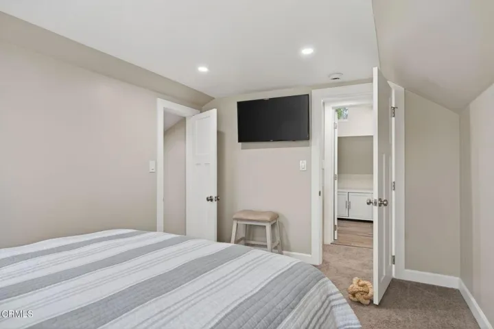 28-web-or-mls-UpmarketMedia_201Olive-115