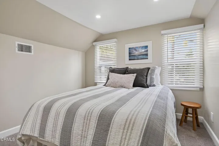 27-web-or-mls-UpmarketMedia_201Olive-114