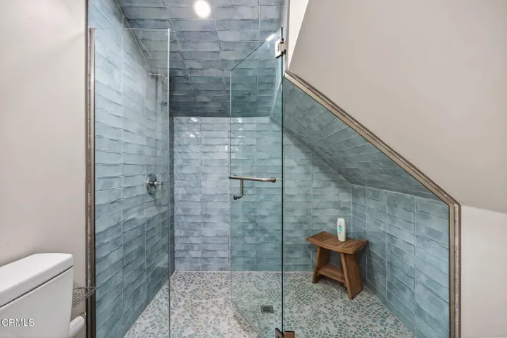 32-web-or-mls-UpmarketMedia_201Olive-106