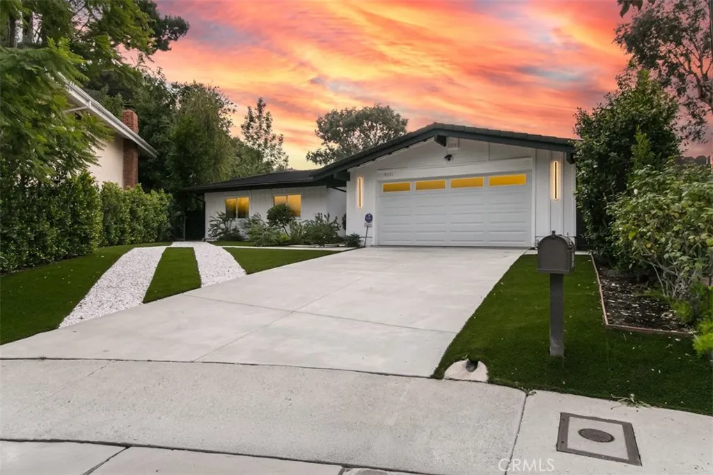 19291 Berclair Lane, Tarzana, California 91356 home-pic-1