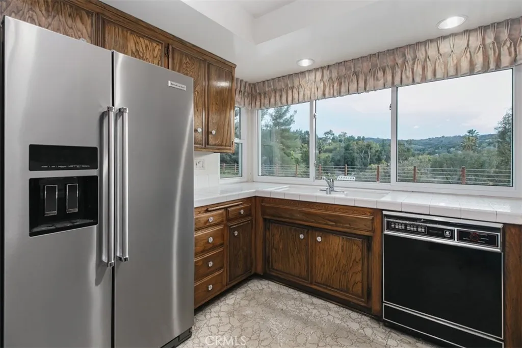 19291 Berclair Lane, Tarzana, California 91356 home-pic-14