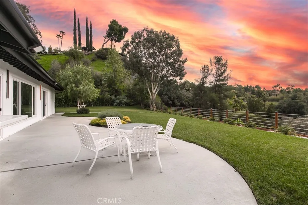 19291 Berclair Lane, Tarzana, California 91356 home-pic-7