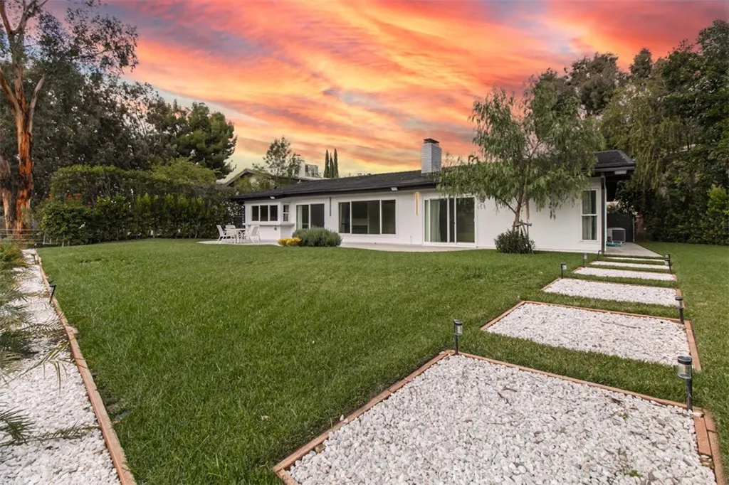 19291 Berclair Lane, Tarzana, California 91356 home-pic-5