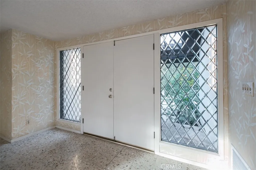 19291 Berclair Lane, Tarzana, California 91356 home-pic-22