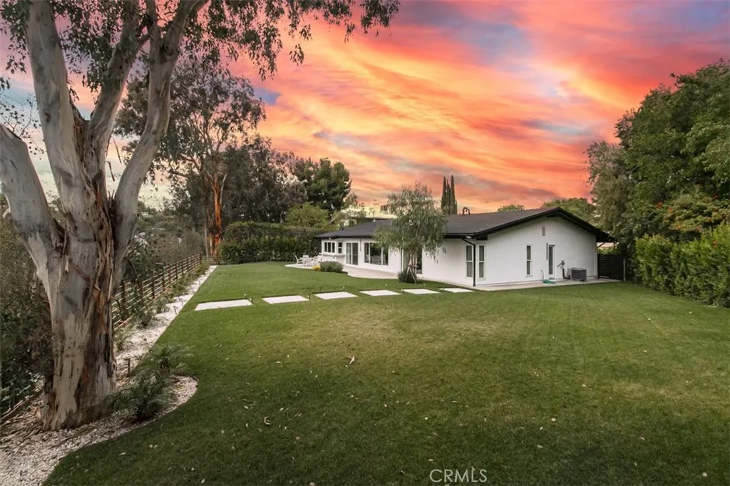 19291 Berclair Lane, Tarzana, California 91356 home-pic-4