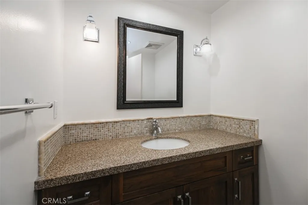 19291 Berclair Lane, Tarzana, California 91356 home-pic-21