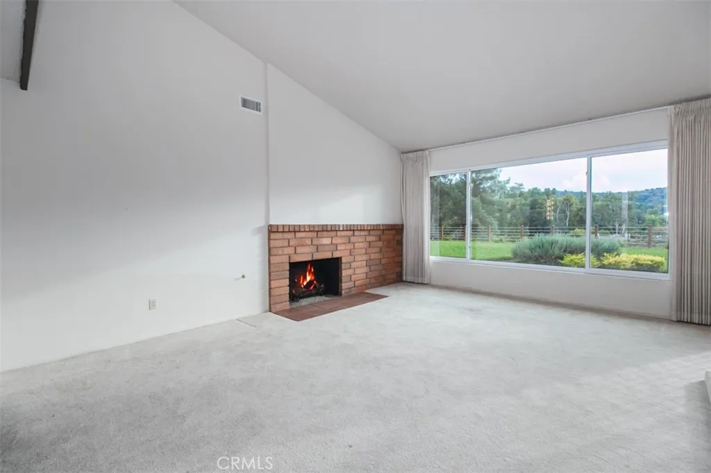 19291 Berclair Lane, Tarzana, California 91356 home-pic-8