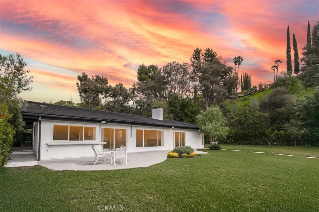 19291 Berclair Lane, Tarzana, California 91356 home-pic-6