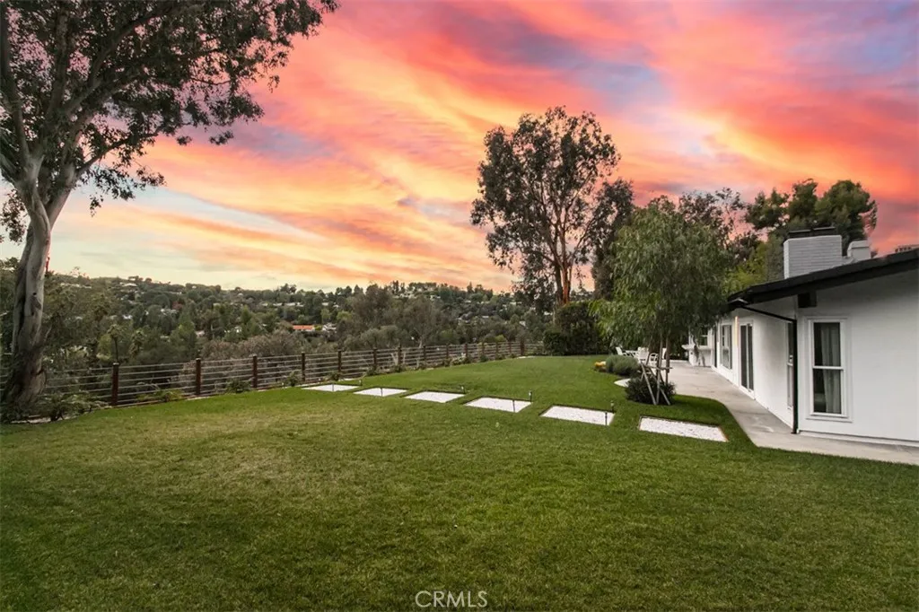 19291 Berclair Lane, Tarzana, California 91356 home-pic-3