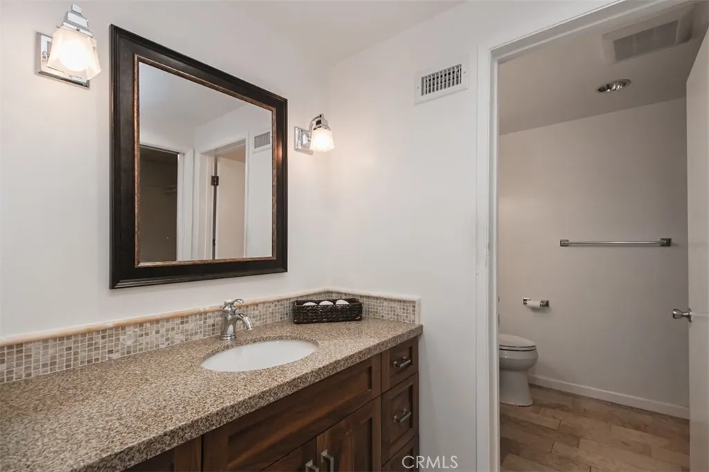 19291 Berclair Lane, Tarzana, California 91356 home-pic-28