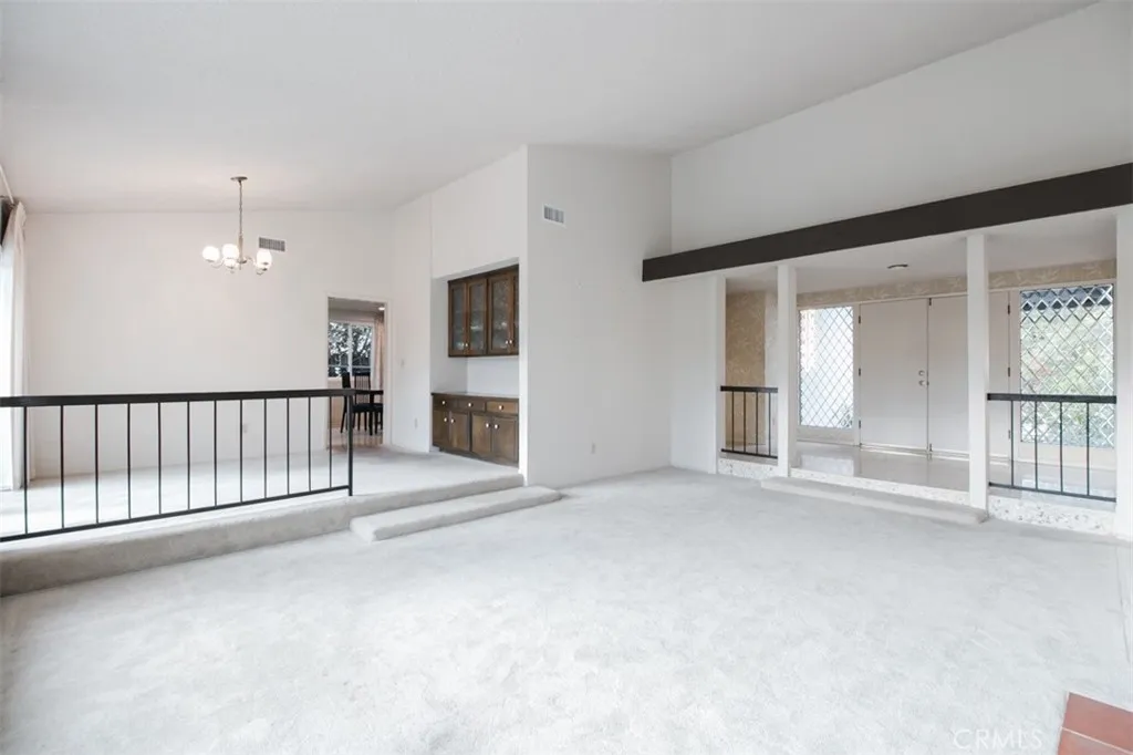 19291 Berclair Lane, Tarzana, California 91356 home-pic-10