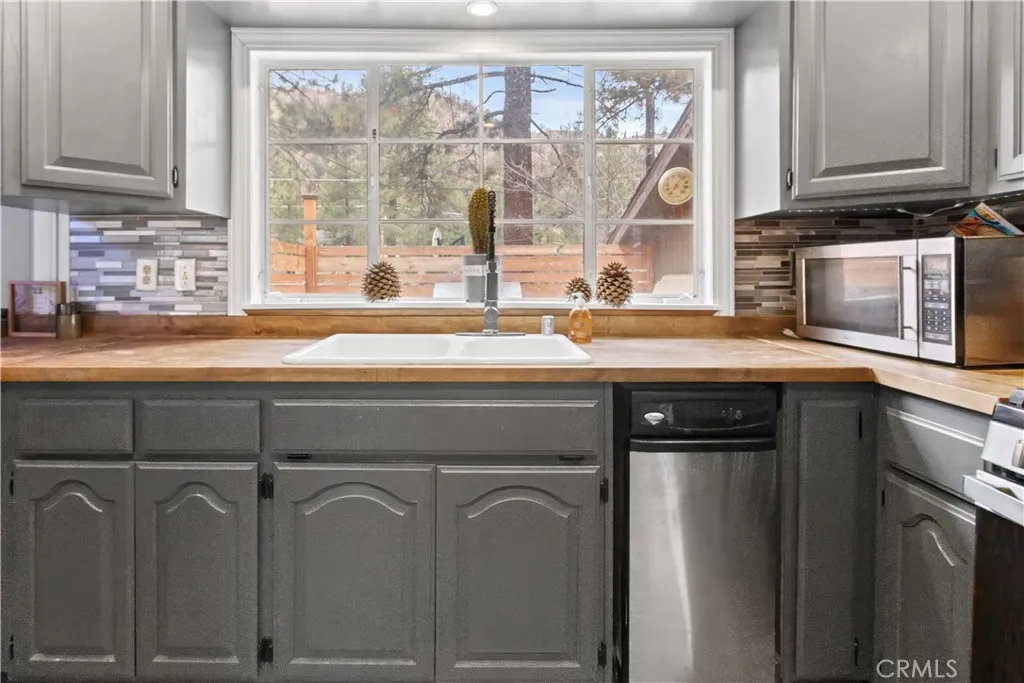 800 Mountain View, Wrightwood, California 92397 home-pic-10