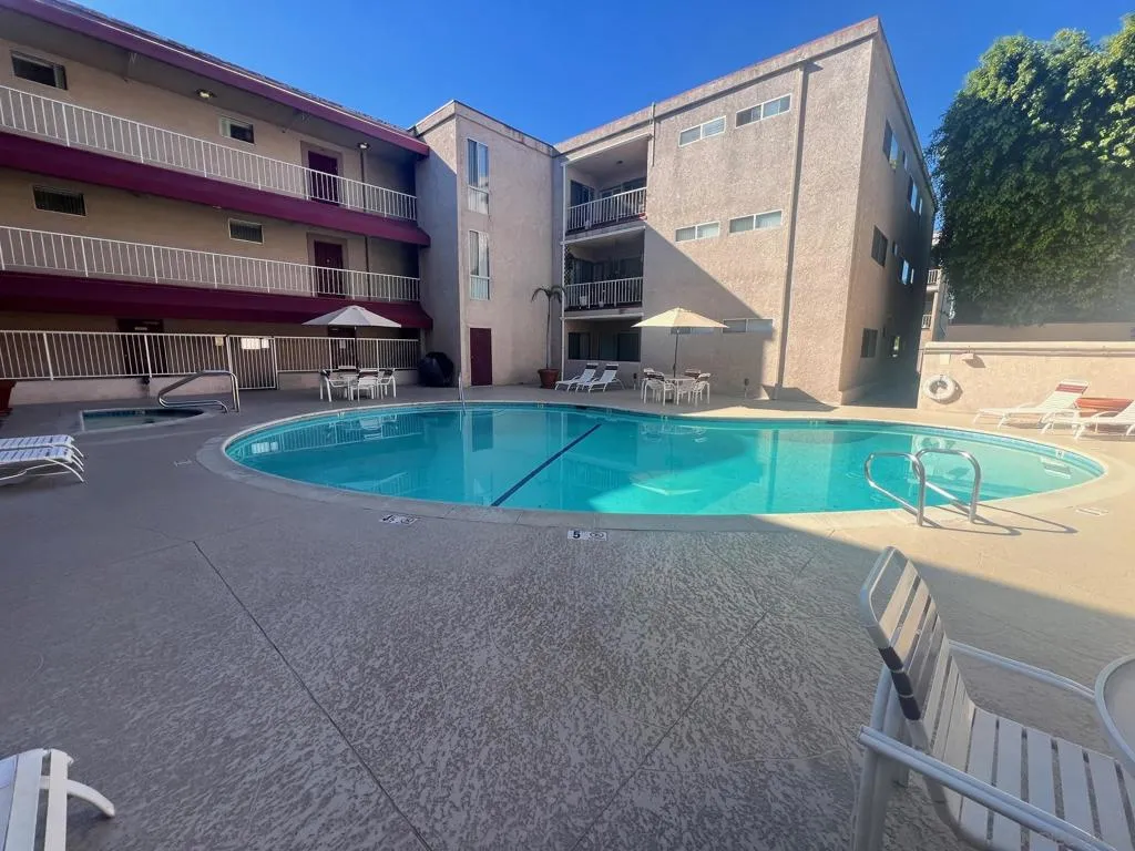 4487 Colbath Ave 207, Sherman Oaks, California 91423 home-pic-3
