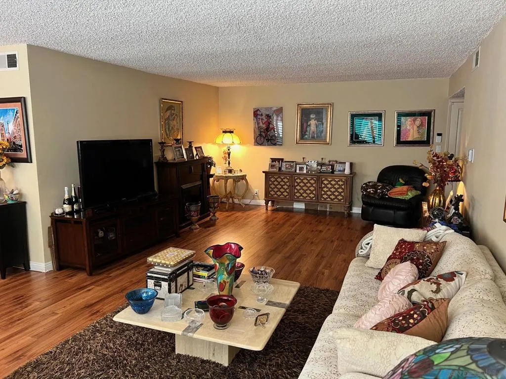 4487 Colbath Ave 207, Sherman Oaks, California 91423 home-pic-9