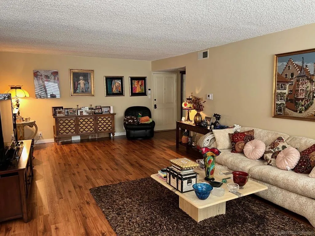 4487 Colbath Ave 207, Sherman Oaks, California 91423 home-pic-8