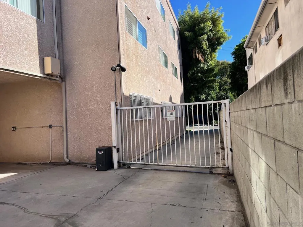 4487 Colbath Ave 207, Sherman Oaks, California 91423 home-pic-20